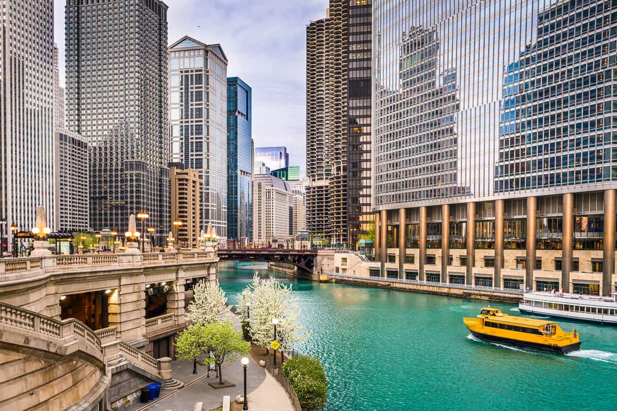 Choosing the right IP Lawyers in Chicago - Image of the Chicago River